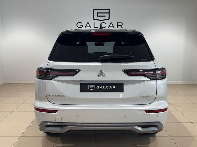 Mitsubishi Outlander PHEV 4WD Kaiteki+