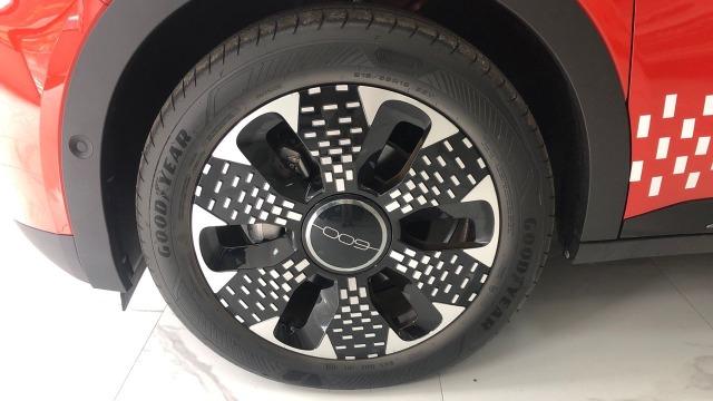 Fiat 600 BEV LA PRIMA 115KW 156CV 5P