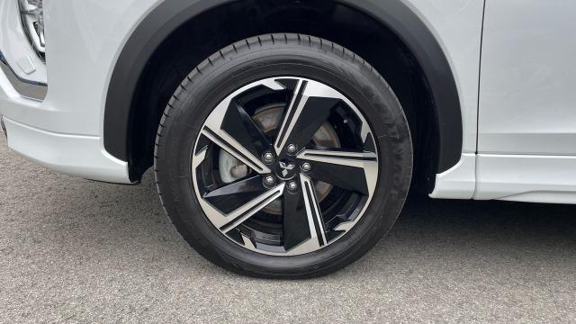 Mitsubishi Eclipse Cross 2.4 PHEV KAITEKI+ AUTO 4WD 188 5P
