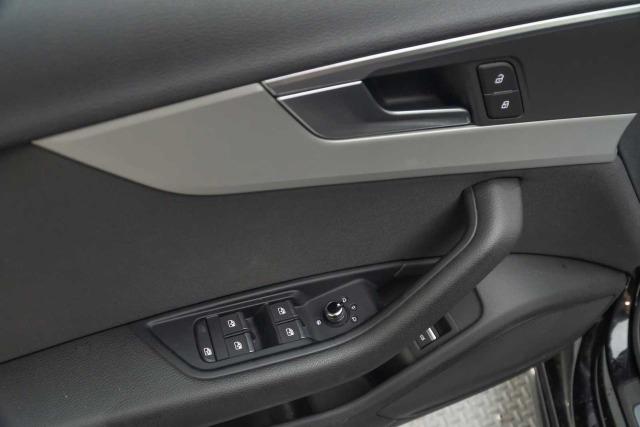 Audi A4 Advanced 30 TDI 100kW (136CV) S tronic