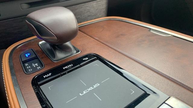 LEXUS 500h Luxury L-Aniline (AWD). 698€/mes.