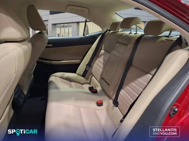 Lexus Is 2.5 300h  Parking Executive