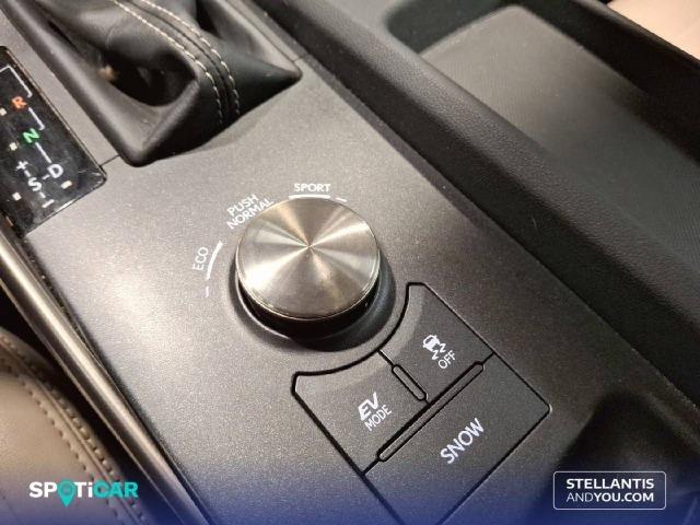 Lexus Is 2.5 300h  Parking Executive