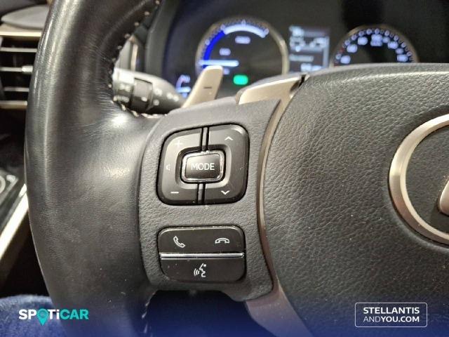 Lexus Is 2.5 300h  Parking Executive