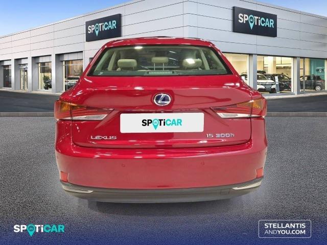 Lexus Is 2.5 300h  Parking Executive