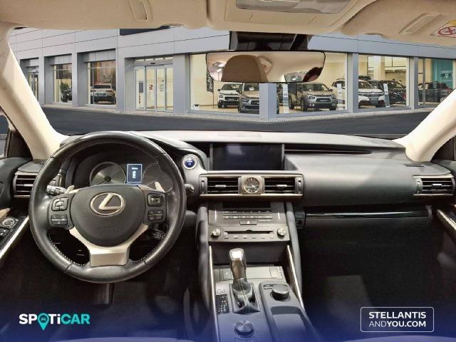 Lexus Is 2.5 300h  Parking Executive