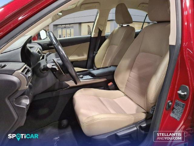 Lexus Is 2.5 300h  Parking Executive