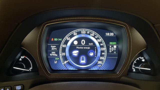 LEXUS 500h Luxury Art Wood L-White 904€/mes