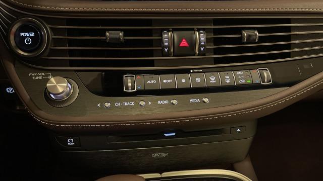 LEXUS 500h Luxury Art Wood L-White 904€/mes