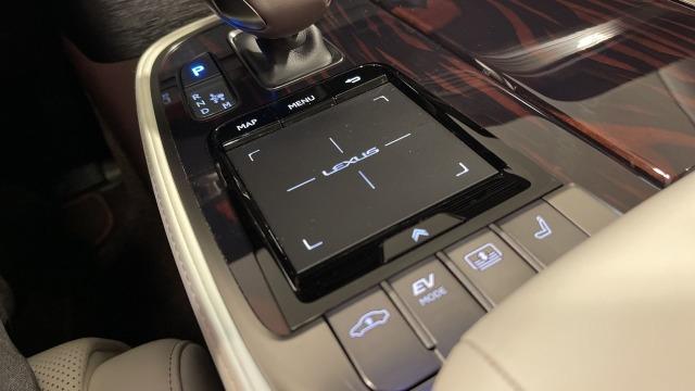 LEXUS 500h Luxury Art Wood L-White 904€/mes