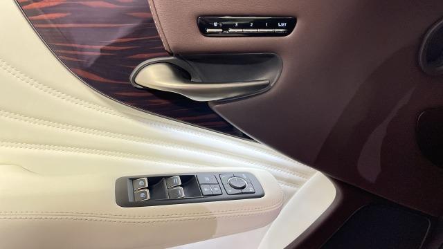 LEXUS 500h Luxury Art Wood L-White 904€/mes
