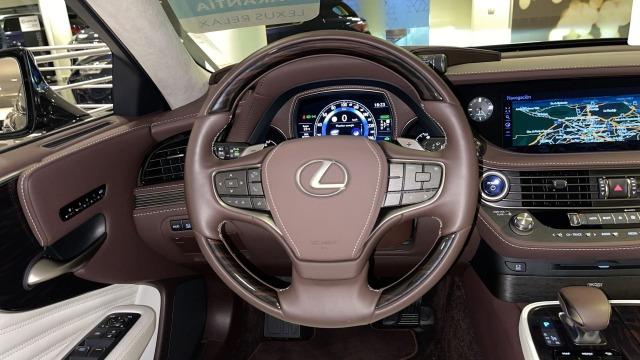 LEXUS 500h Luxury Art Wood L-White 904€/mes