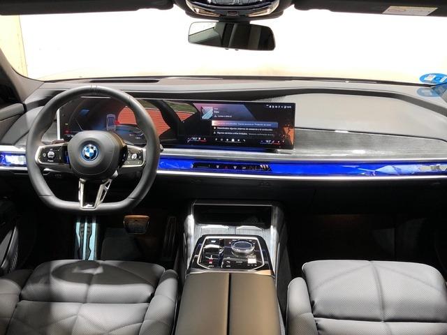 BMW I7 xDrive60 400 kW (544 CV)