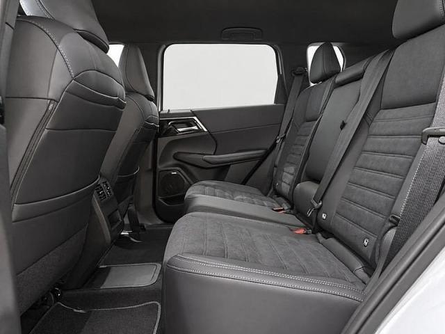 Mitsubishi Outlander PHEV 4WD Kaiteki