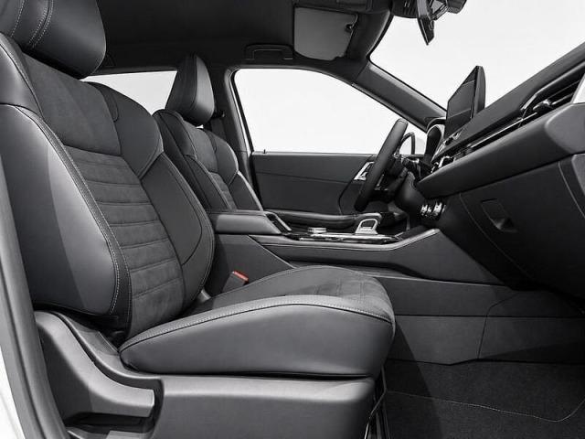Mitsubishi Outlander PHEV 4WD Kaiteki