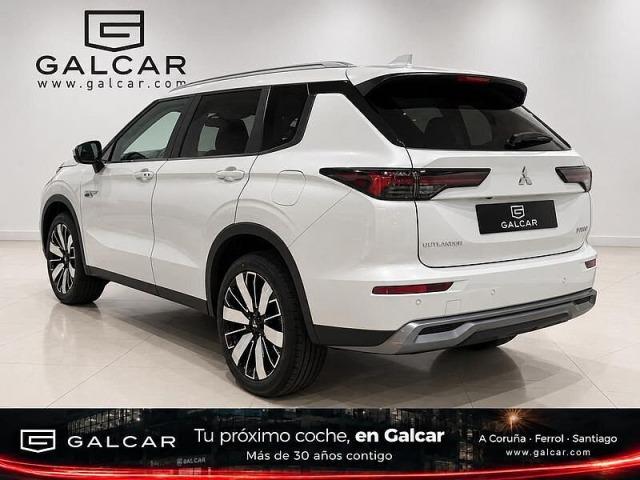 Mitsubishi Outlander PHEV 4WD Kaiteki