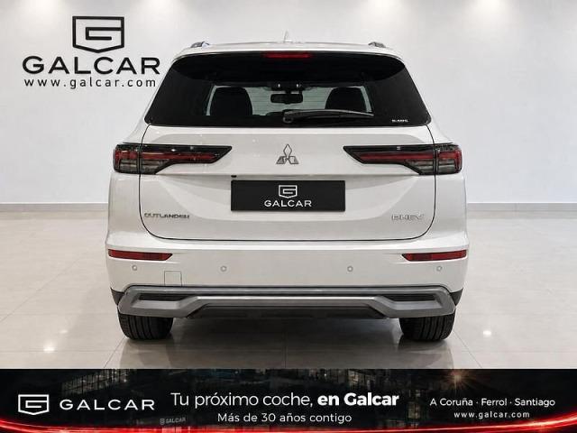 Mitsubishi Outlander PHEV 4WD Kaiteki