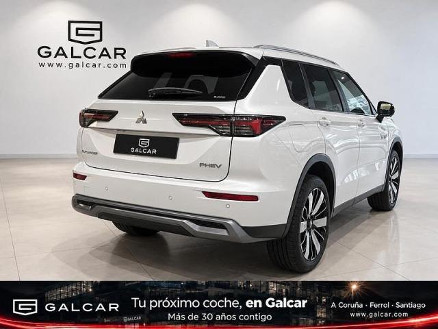 Mitsubishi Outlander PHEV 4WD Kaiteki