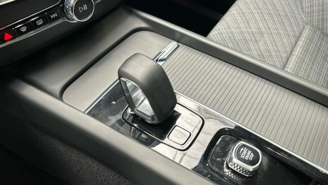 Volvo Xc60 T6 Recharge Core AWD Auto 257 kW (350 CV)