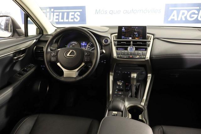 Lexus Luxury 4WD 197cv