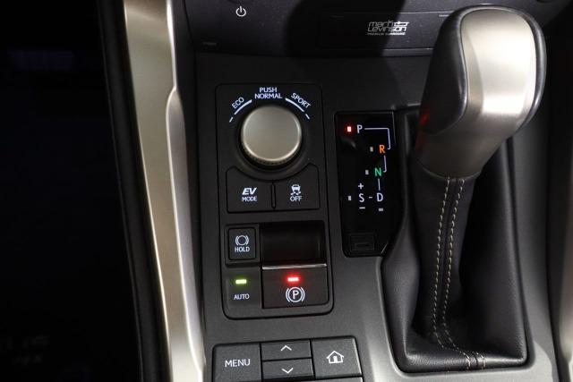 Lexus Luxury 4WD 197cv