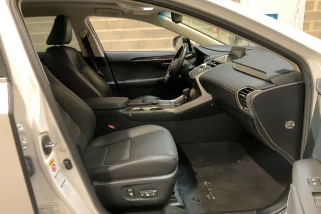 Lexus Luxury 4WD 197cv