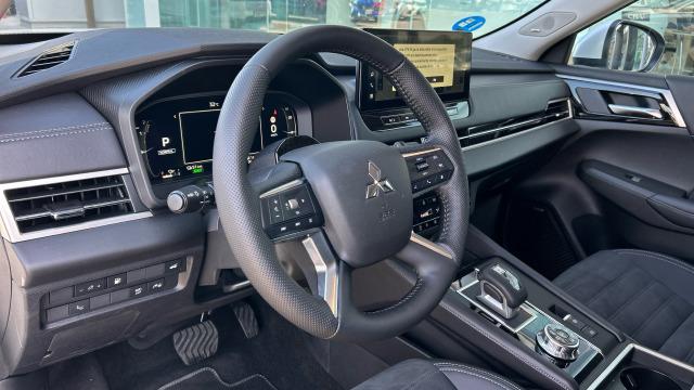 Mitsubishi Outlander PHEV Kaiteki 4WD