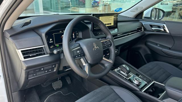 Mitsubishi Outlander PHEV Kaiteki 4WD