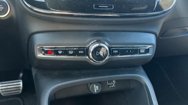 Volvo Xc40 2.0 B4 G AWD R-Design Auto