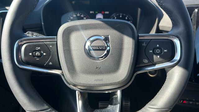 Volvo Xc40 2.0 B4 G AWD R-Design Auto