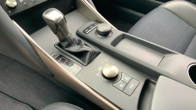 Lexus Is 2.5 300h Executive