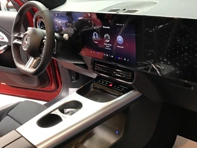 MERCEDES-BENZ Clase Glb 200 con tecnología híbrida
