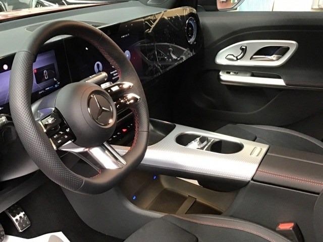 MERCEDES-BENZ Clase Glb 200 con tecnología híbrida