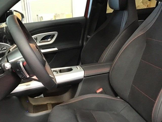 MERCEDES-BENZ Clase Glb 200 con tecnología híbrida