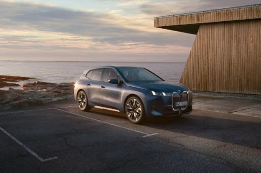 BMW iX xDrive60 Eléctrico 2026