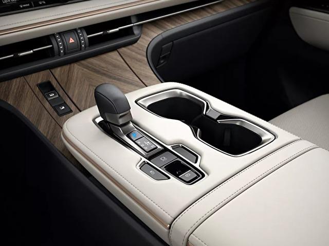 Lexus LM Hybrid