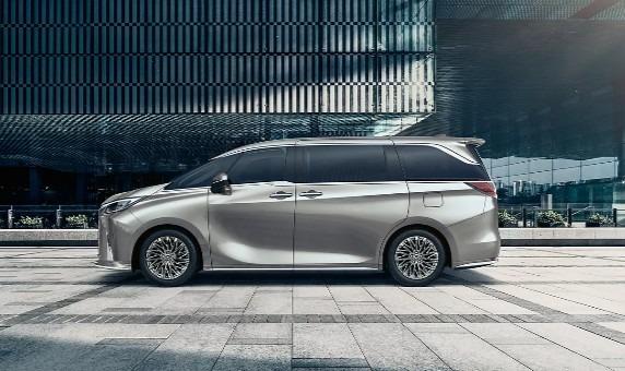 Lexus LM Hybrid