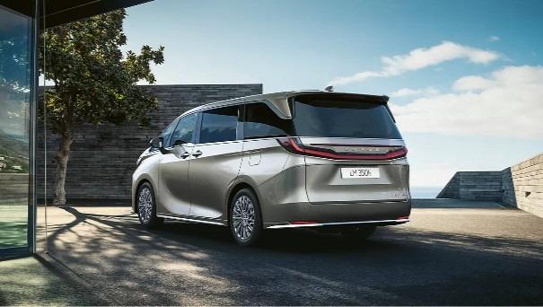 Lexus LM Hybrid