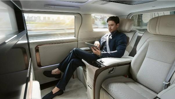 Lexus LM Hybrid