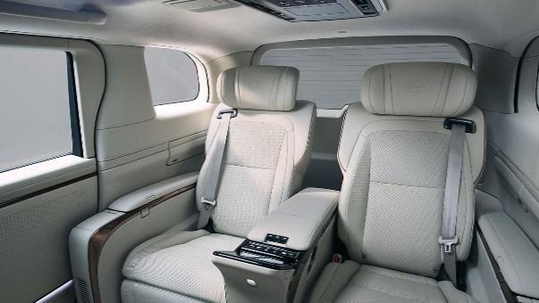 Lexus LM Hybrid