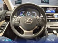 Lexus Is 2.5 300h  Parking Executive