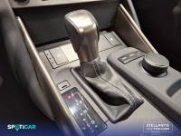 Lexus Is 2.5 300h  Parking Executive