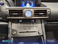 Lexus Is 2.5 300h  Parking Executive