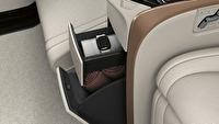 Lexus LM Hybrid