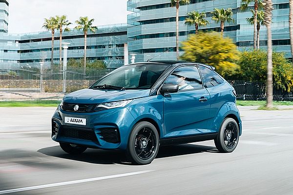 Los coches sin carnet eléctricos: la micromovilidad que marcará el futuro urbano en 2026 y más allá
