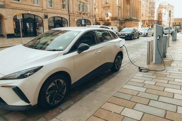 Fuerte crecimiento de las ventas de vehículos eléctricos e híbridos en España: Tanto Nuevos como VO