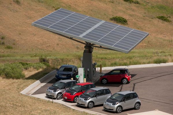 Cuidado del vehículo eléctrico en verano