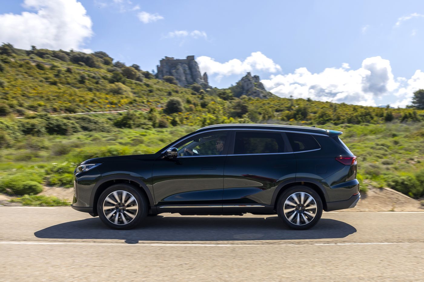 Ebro completa su gama de productos con el s700 y s800 híbridos enchufables desde menos de 30.000 euros con todas las ayudas posibles