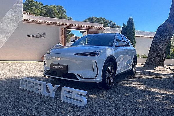 ¡Geely revoluciona España! Starray EM-i y E5: SUVs electrificados premium desde 26.215 € con 1.055 km de autonomía y 5 estrellas EuroNCAP.¿Quién da más?