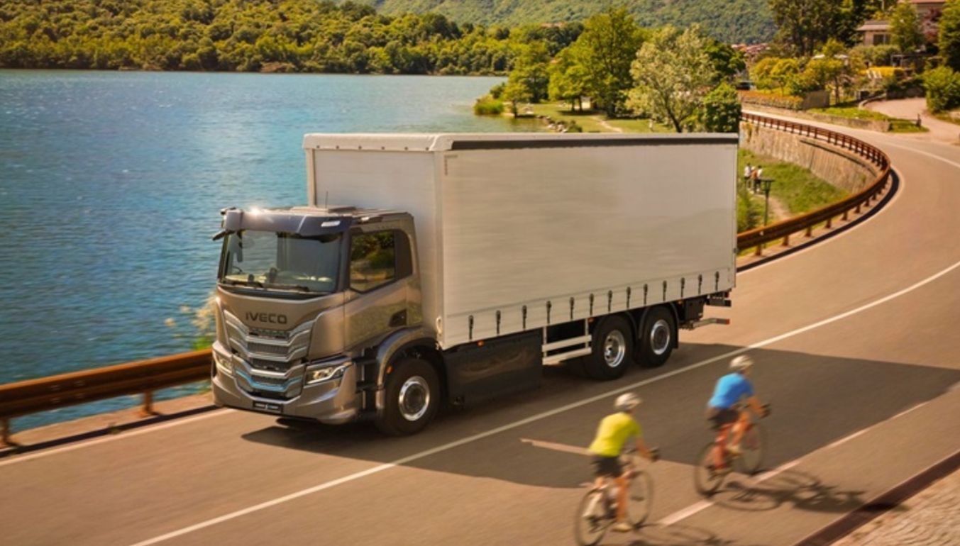 IVECO entrega el primer camión pesado 100% eléctrico en España: así es el nuevo S-eWay que ya opera con Disfrimur